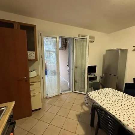 Via Castelsardo 41 *